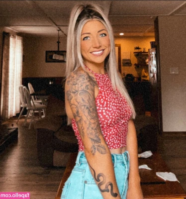 _russell_jessica [ russell-jessica ] - Big booty who dis🥰🥵  Check those DMs🙃🙃🙃