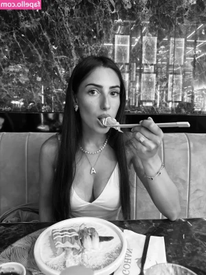 Aurora Becarelli [ aurora-becarelli ] - CAN YOU HELP ME?