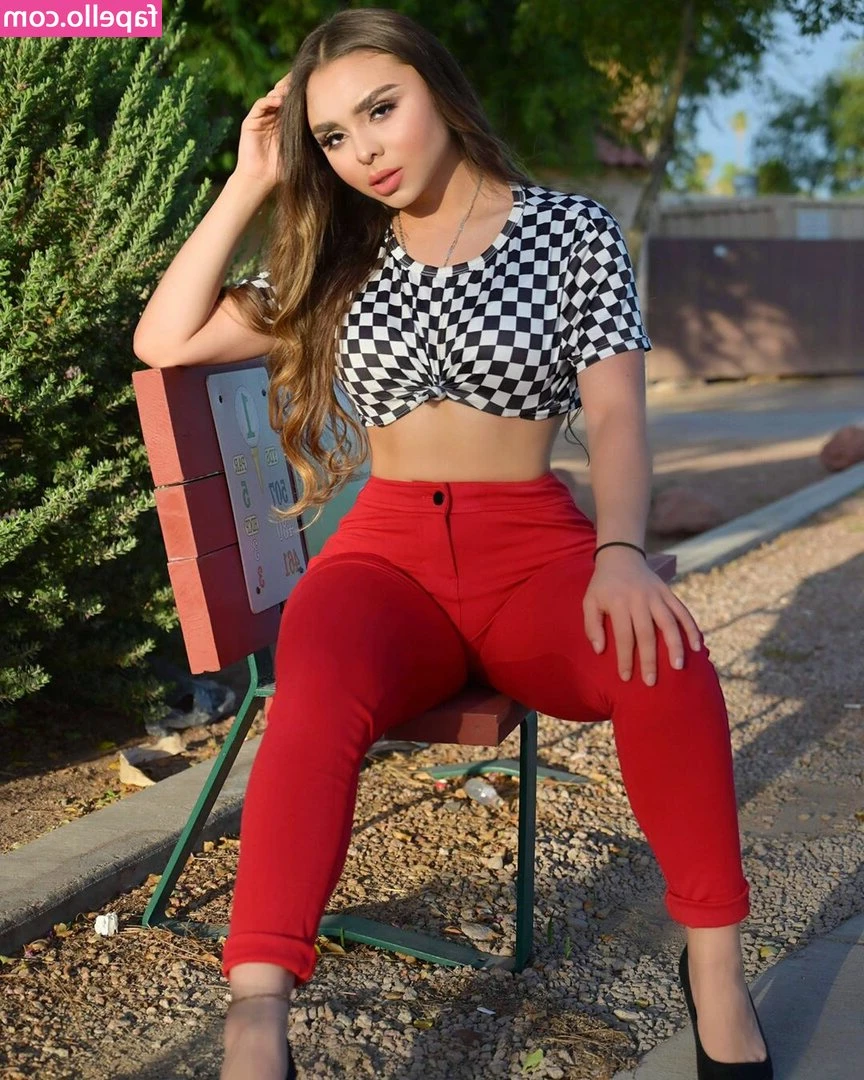Vanessa Cahue [ vanessa-cahue ] - Choose: sunflower or all this thickness? Escolha: girassol ou essa