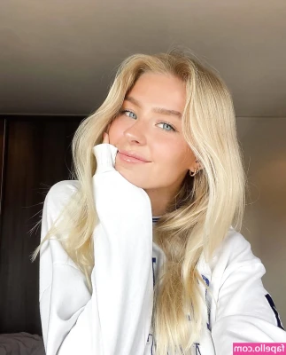 Danique Hosmar [ danique-hosmar ] - DM me for any and all custom content babes!!😘
