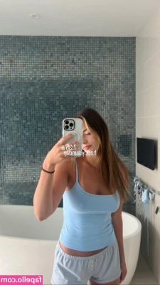 Taya Brooks [ taya-brooks ] - Good night. I go on holidays tomorrow. Italia !!!
