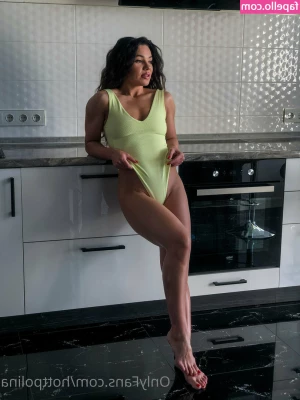 hottpolina - Trying on some barely there bikinis at home. No makeup 🙈 I think