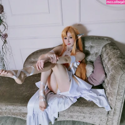 Kawaii Fox Tyan [ kawaii-fox-tyan ] - reborn in another world with two best friends ready for a beach
