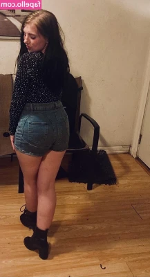 Brii Belfort [ brii-belfort ] - I need a D inside me so bad 😭😭😭