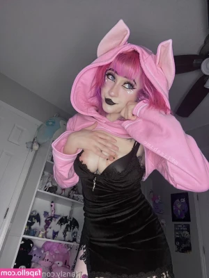 Elizahime - Hey pervs,  My new Twitter pic.  If you don’t follow me on Twitter