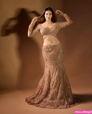 Amyra Dastur [ amyra-dastur ] - Small heart, big ass 🫢