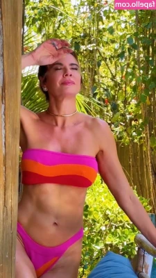 Luciana Gimenez [ luciana-gimenez-1 ] - Look, I’m all dressed up!