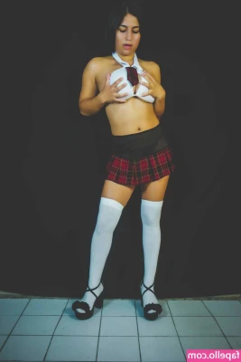 analialipha - How about a sneak peek of my newest outfit to kick start your Monday?