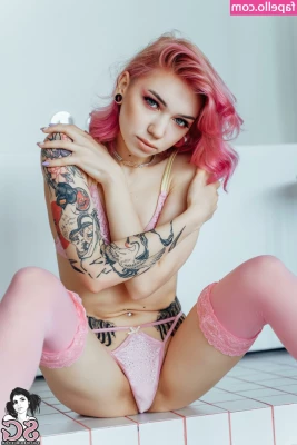 Roxy Loov [ roxy-loov ] - Hello guys  enjoy my first post of my horny butt  I am creating