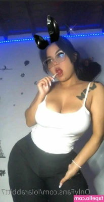lolarabbitt7 - Showing off gifts and my incredible body. 🎁  Buy me more!