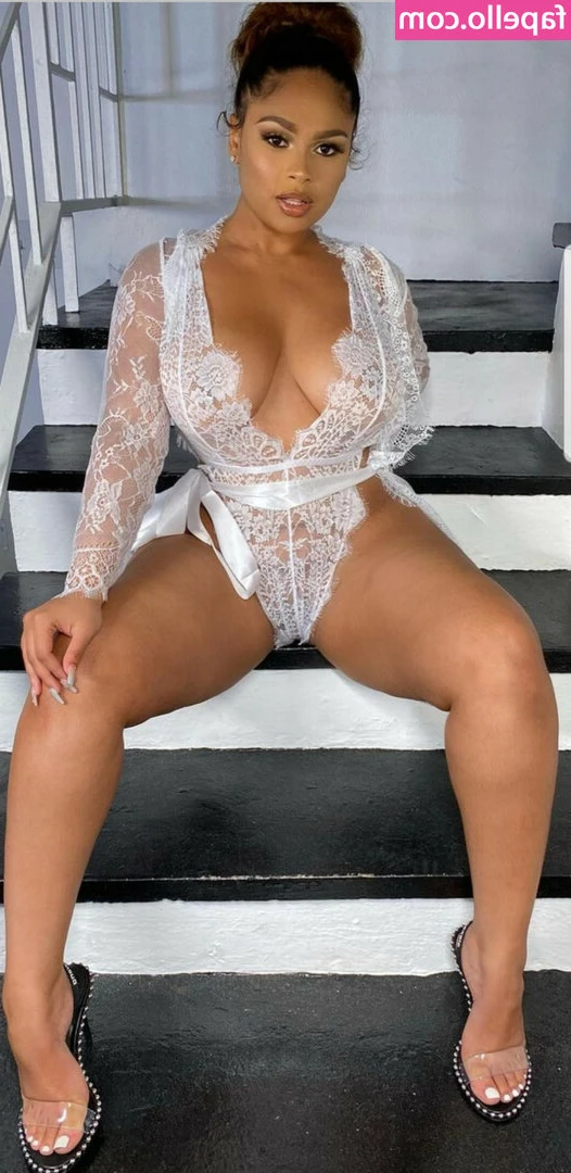 Koko Kay [ koko-kay ] - Have you ever read a book that made you horny? 🥴 Você já leu um