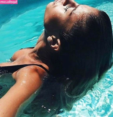 Chiara Nasti [ chiara-nasti ] - Getting excited for the holiday tomorrow 😍