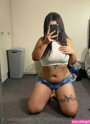 Brunettebaddie_x [ brunettebaddie-x ] - Hands off 😈