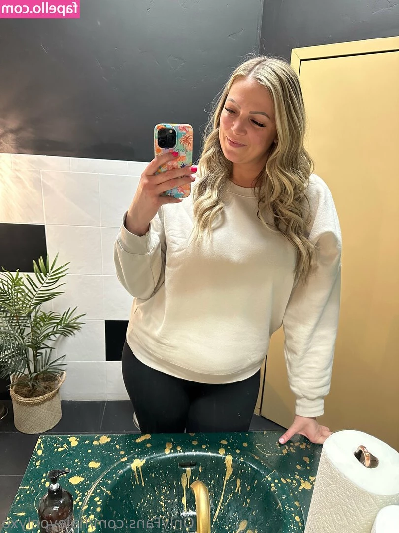 Haleyonlyxo - Allow me to satisfy your cravings. 🥵