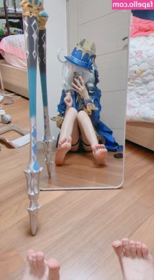 Namidakawaii - Bajando la escalera mostrando las tetas 😈 venia alguien atras mio