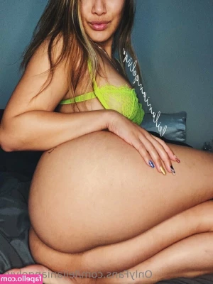 leilaniangelvip - What's your favorite scary movie? 💋🖤 #onlyfans
