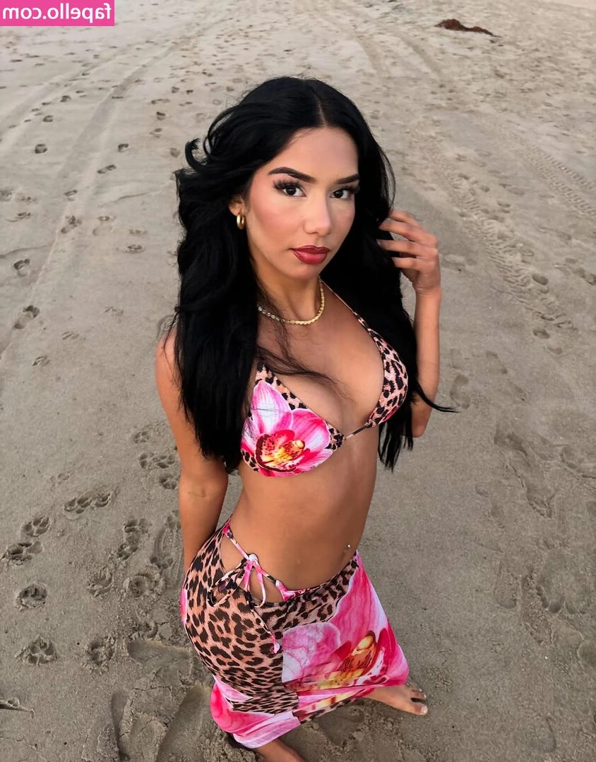Joselyne Navarro [ joselyne-navarro ] - Whether at the gym or at home I’m always packin’ 😈🍆