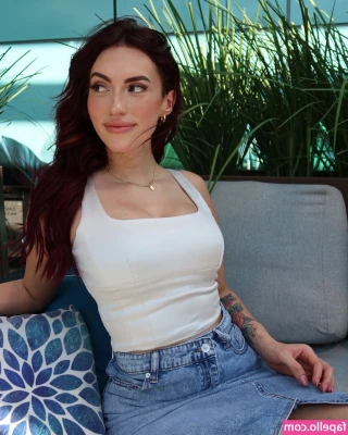 Clara Gomez [ clara-gomez ] - Can I work under your hood?
