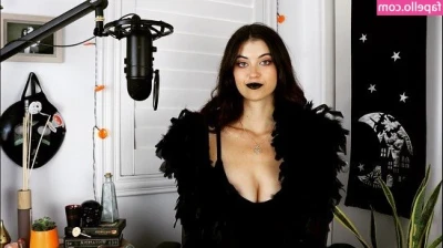 Haunted Hippie [ haunted-hippie ] - Oop🤭