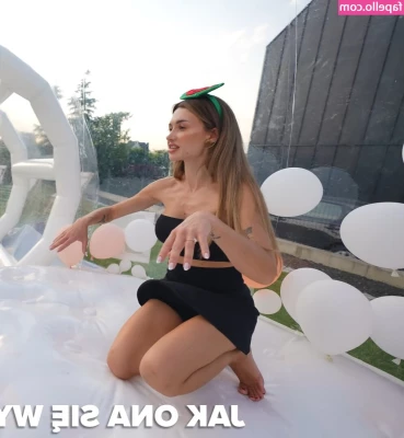Weronika Sowa [ weronika-sowa ] - Who wants a go first