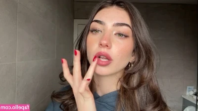 Lyzzahh [ lyzzahh-1 ] - My DMs are open like my legs so why don't you slide on in 🍆💦