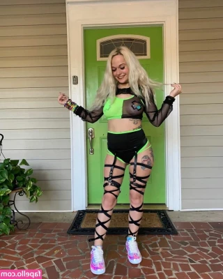megsnotdead [ megsnotdead-2 ] - I know you want to trace so many body lines..do it.