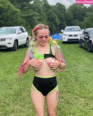 megsnotdead [ megsnotdead-2 ] - Don’t my boobs look great in this!!!