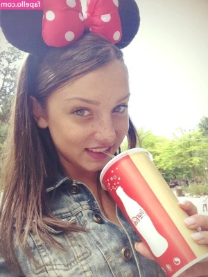 Foxy Di [ foxy-di ] - In your DM's now: I decided to go and tan on my balcony. But ended up
