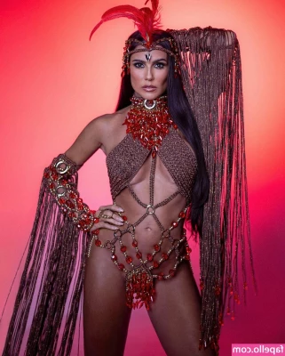 Deborah Secco [ deborah-secco ] - Bending my back