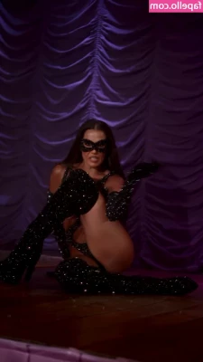 Deborah Secco [ deborah-secco ] - It s time to play   Come to me  I have a lot of interesting things