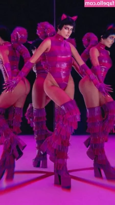 Deborah Secco [ deborah-secco ] - Having fun with my vibrator at sauna   Kuuma orgasmi sormin ja