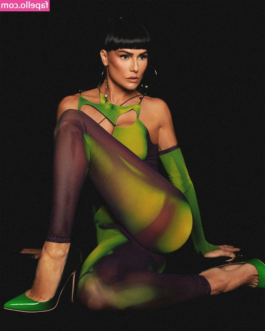 Deborah Secco [ deborah-secco ] - more then a handful