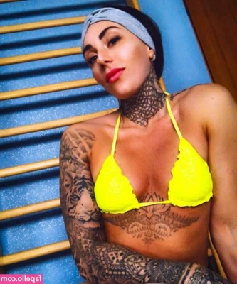 Giulia Bianchi [ giulia-bianchi ] - That tan on my tits is so 🔥 don’t you think so?