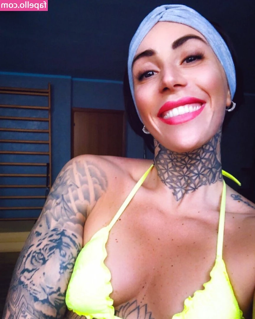 Giulia Bianchi [ giulia-bianchi ] - I need a real DADDY to PUNISH me hard 🤫 I'd love you to use all my