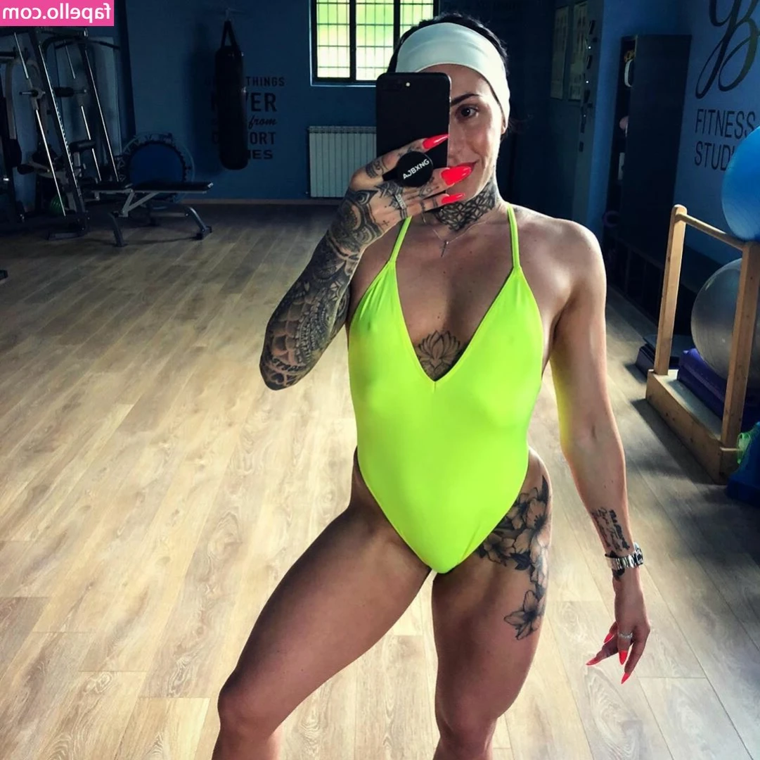 Giulia Bianchi [ giulia-bianchi ] - I’m doing a Premium Snapchat for milky boobs because they banned