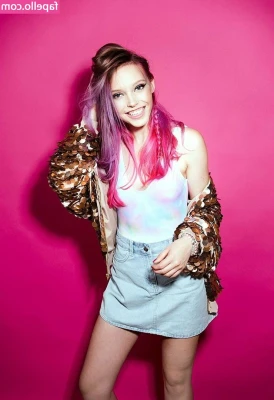 Lina Larissa Strahl [ lina-larissa-strahl ] - Mood