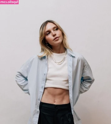 Lina Larissa Strahl [ lina-larissa-strahl ] - Today I fucking with milk 🍼🍼🥛🥛🥛 and yogurt together