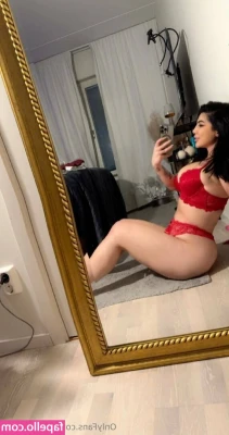 Natalia Jaf [ natalia-jaf ] - This is what I do when I’m home alone 🍑