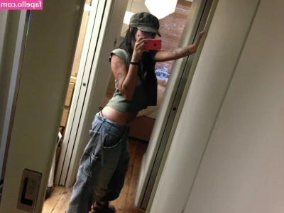 Beabadoobee [ beabadoobee-1 ] - 3 videos were made with this outfit xD one will go out this weekend!