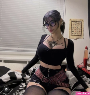 maevetale - Dressing room video?🥵