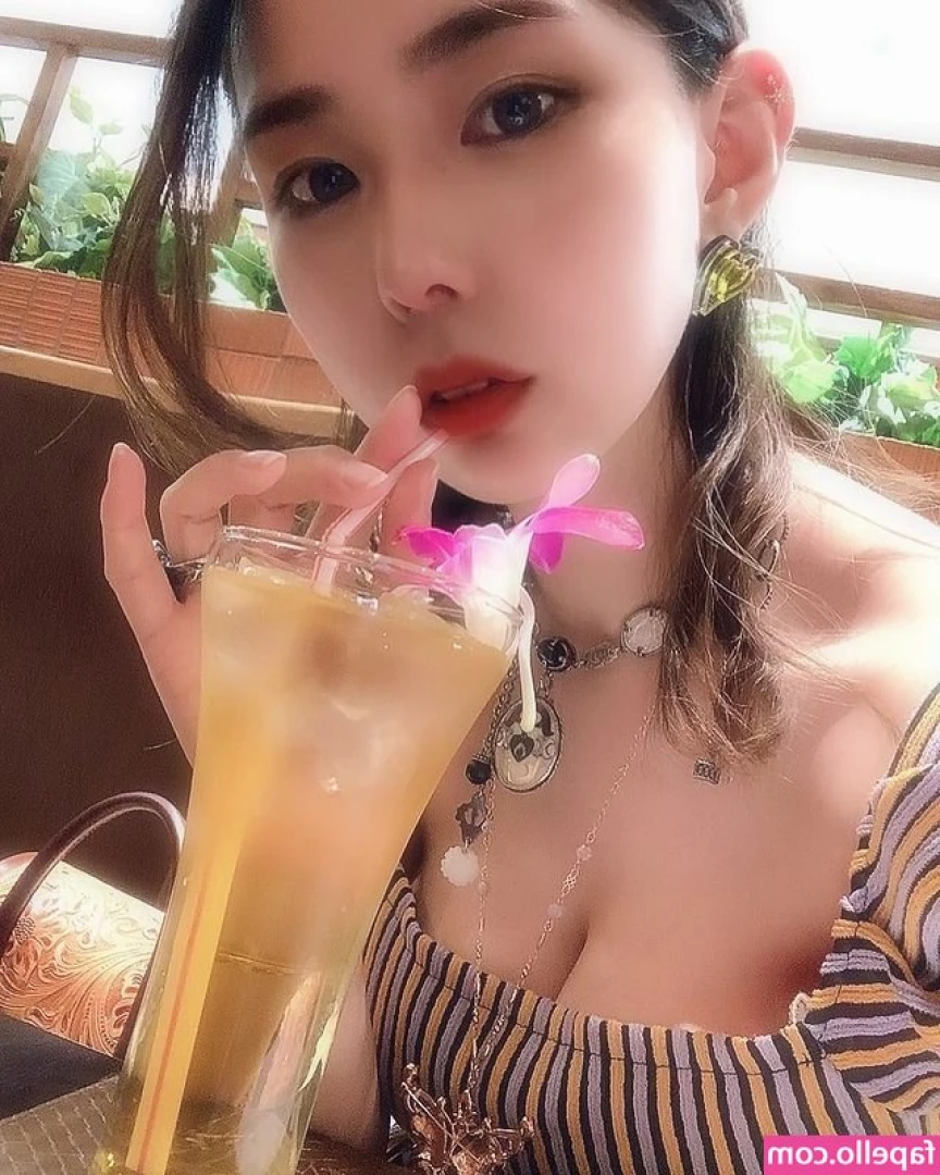 Yuria Yoshine [ yuria-yoshine ] - remove the points? -> swipe😝