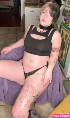 junelovejoy - Still showing off my thong or maybe my ass😛😜