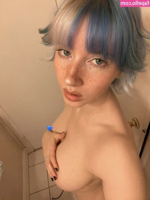 Luvliii - It’s getting too cold for My favorite crop tops ~