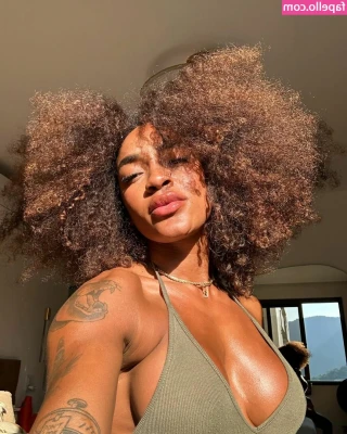 Patrícia Ramos [ patricia-ramos ] - You’d give it all up to be smothered by my tits for a minute