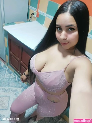 Aleja Mieles [ aleja-mieles ] - What’s the weirdest thing that turns you on?😏