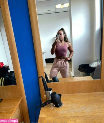 Ana Daisy Scott [ ana-daisy-scott ] - Let me just flash my toes and show off this fresh pedicure a bit