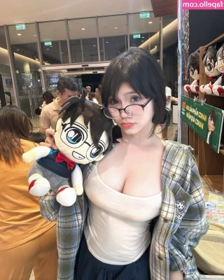 tthaoisbaby - Somethings escaped! Free the nipple!