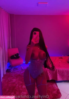 Twaylaventi - Happy Titty Tuesday ❤️