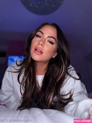 karmenkarma [ karmenkarma-5 ] - Bună  Sunt foarte excitata și as vrea sa ma mângâiați cu pula