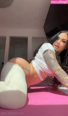 karmenkarma [ karmenkarma-5 ] - Oiled up my ass and played with my plug and my big clear dildo! Get